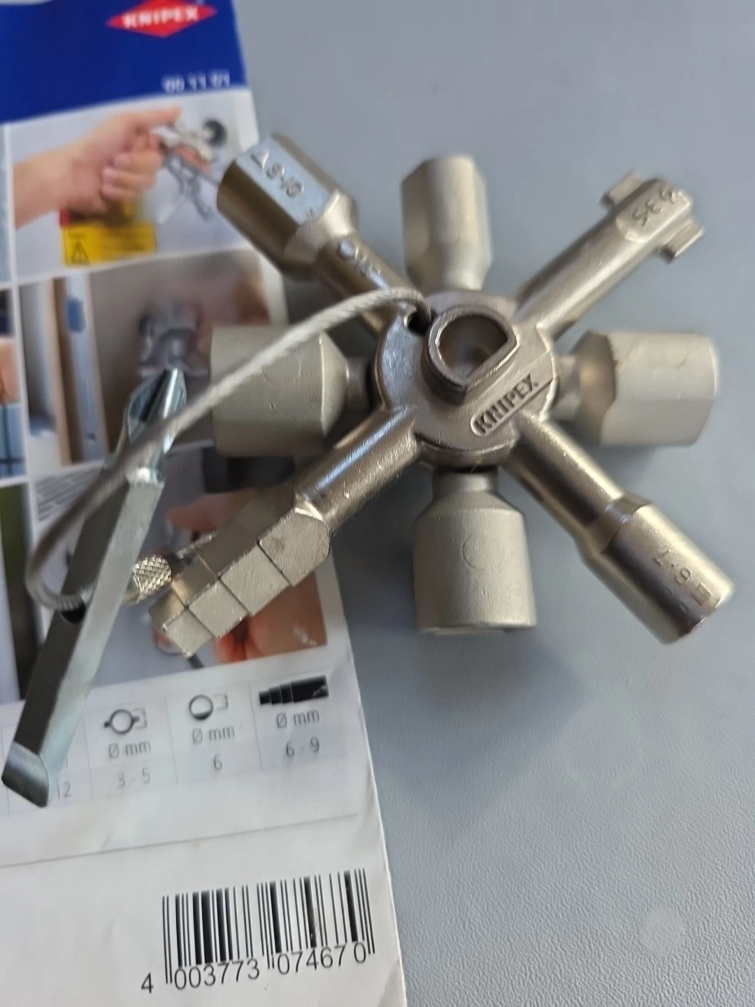 KNIPEX 00 11 01 Clé d'armoire de commande TwinKey pour armoires standard et arrêt - Image 2