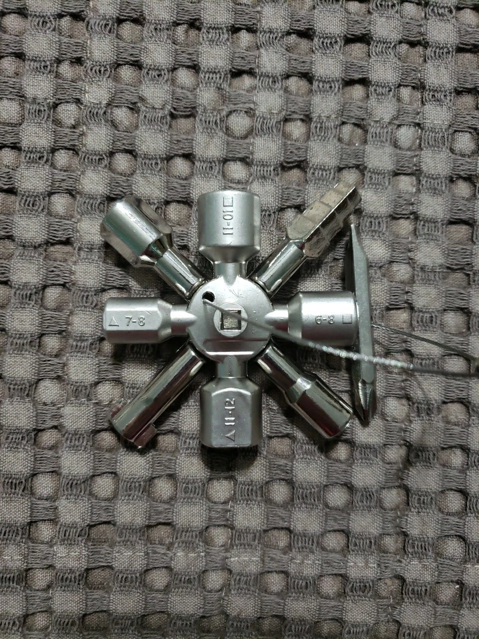 DuraTech Clé d'armoire de commande universelle double clé avec embout - Image 2