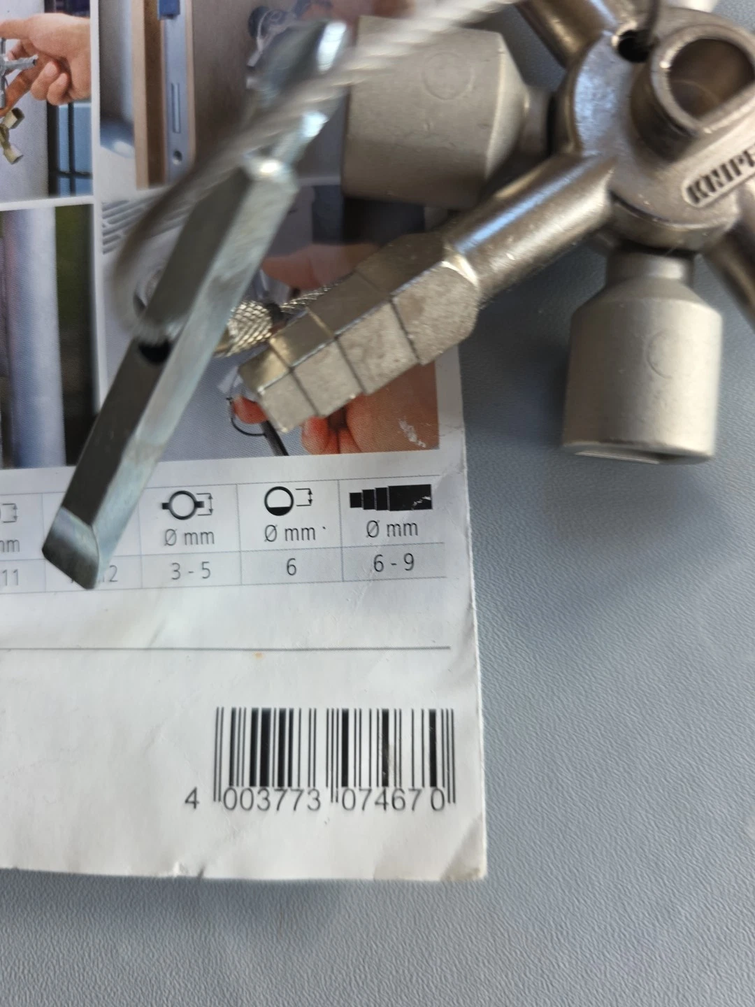 KNIPEX 00 11 01 TwinKey Control Cabinet Key for Standard Cabinets and Shut-off - Image 3