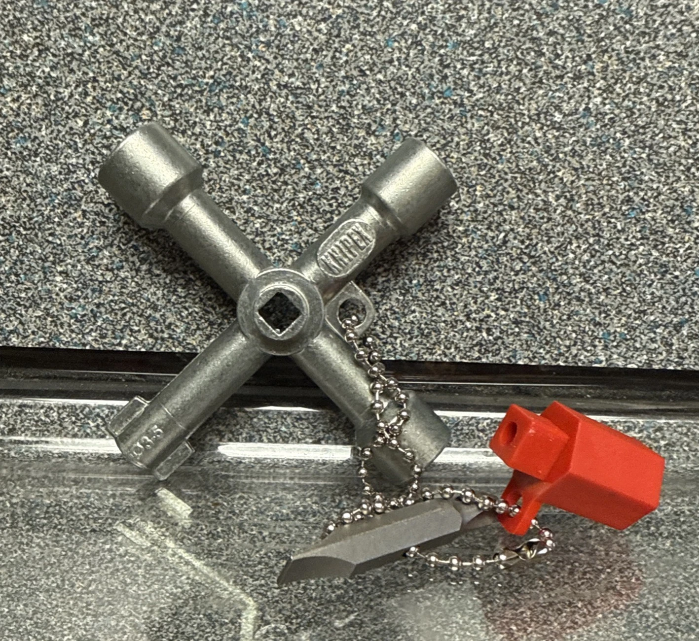 Clé d'armoire de commande Knipex 2 3/4" | 00 11 03 | Très bon état | Envoi rapide - Image 1