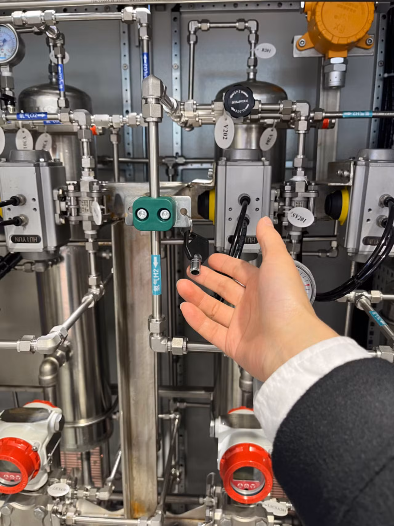 Cabine Type Small Size Hydrogen Generator Hydrogen Electrolyzer for Research Center - Image 2