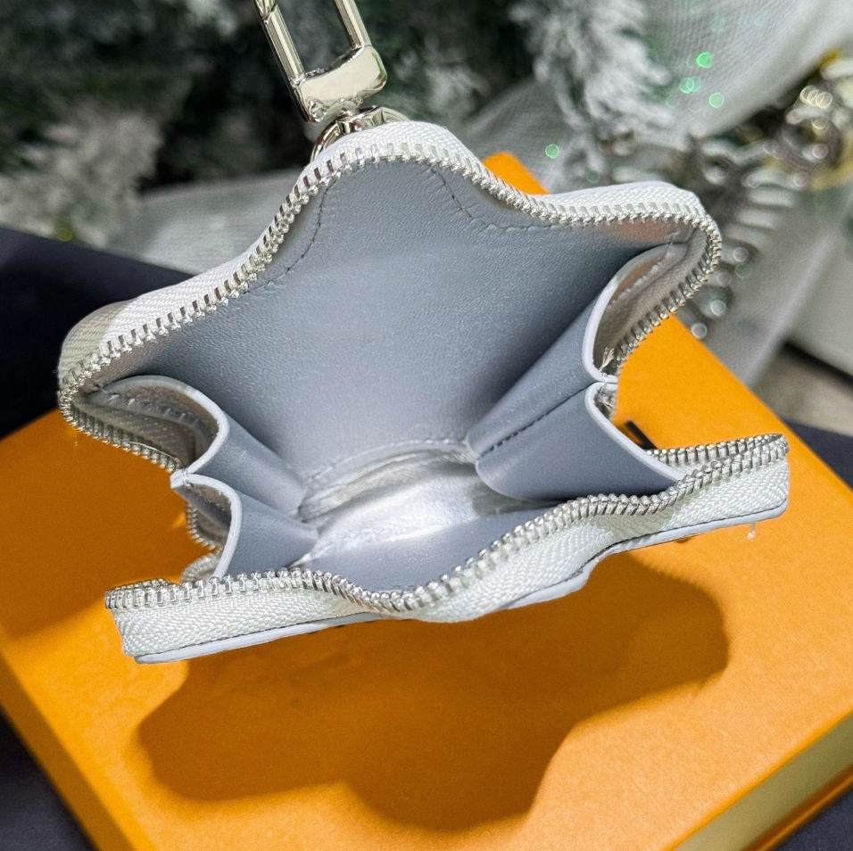 Luxury Star Keychain Mini Heart shape Designer Bag Charm Fashion Laser polished surface Men and Women Earphone Bag Key Holder Coin Purse wallets Christmas gift - Image 5