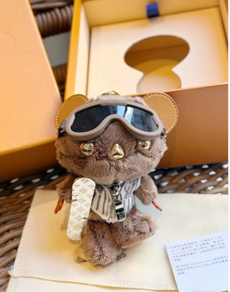 Fashion Designer Keychains Luxury Key Bag Charm Bear Designer Unisex Bag Charm Car Key Holders for Men Women - Image 1