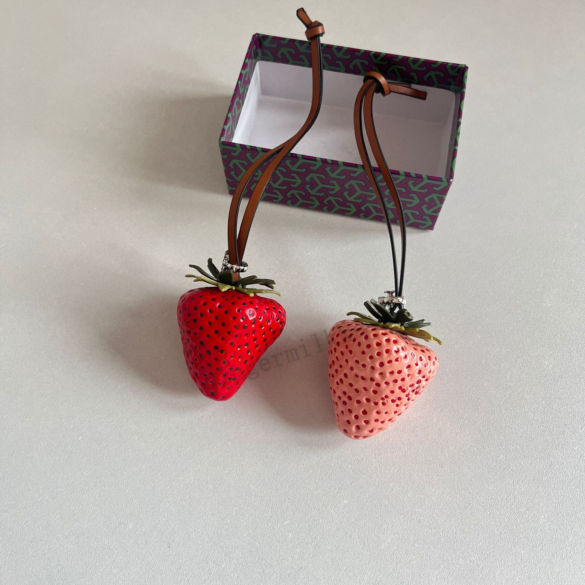 Designer Bag Charms Strawberry Charm With Box Decorative Item Car Key Pendant Couple Accessories Christmas Gift - Image 3