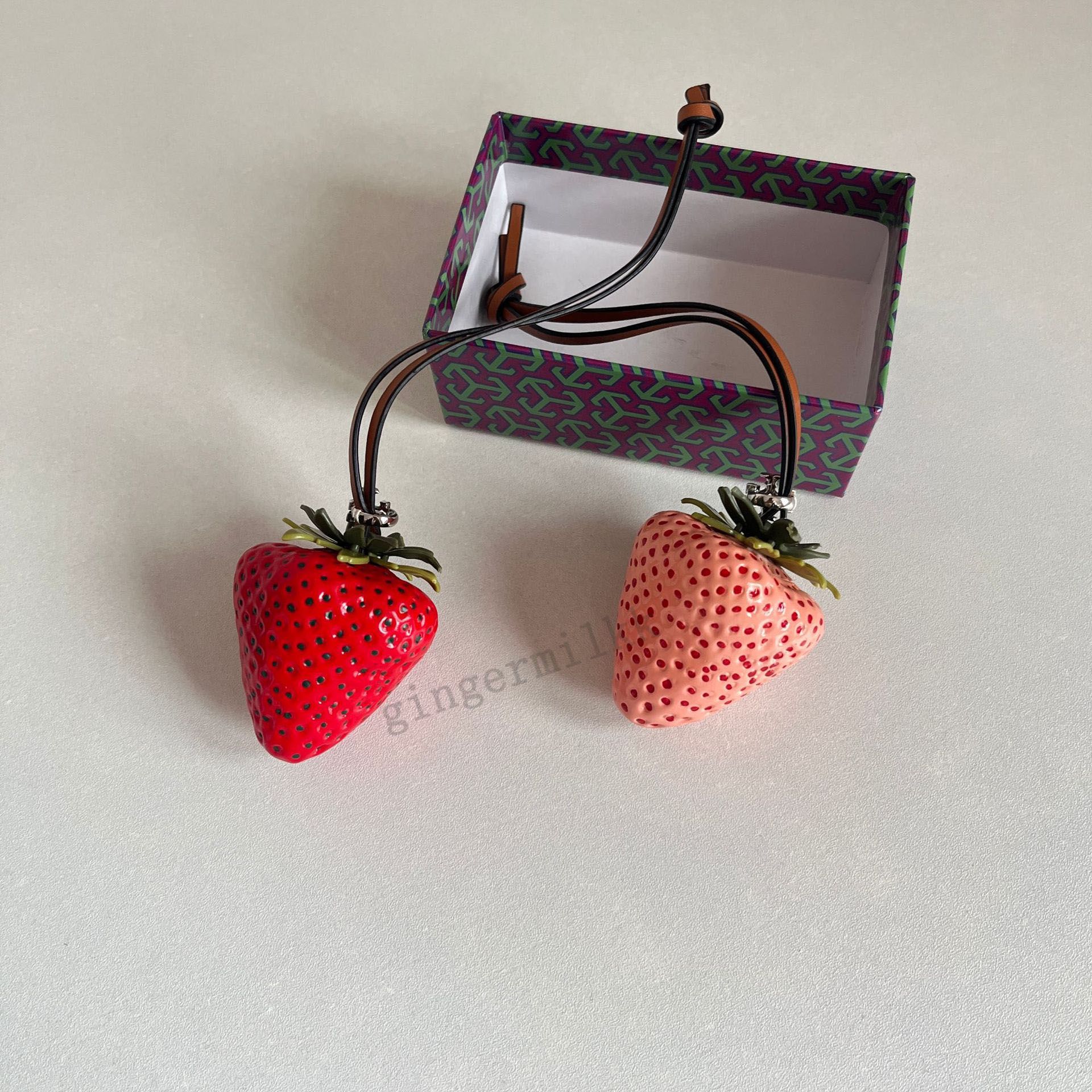 Designer Bag Charms Strawberry Charm With Box Decorative Item Car Key Pendant Couple Accessories Christmas Gift - Image 1