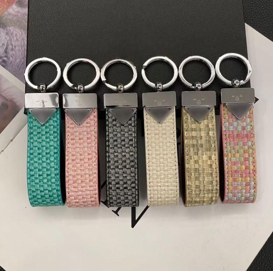 2025 Designer Unisex Black Chain Accessories p Keychains Letter Luxury Pattern Car Keychain Jewelry Gifts Lanyards For Key Bag 01 - Image 3