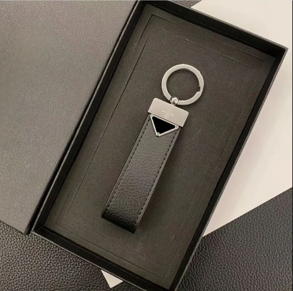 2025 Designer Unisex Black Chain Accessories p Keychains Letter Luxury Pattern Car Keychain Jewelry Gifts Lanyards For Key Bag 01 - Image 1