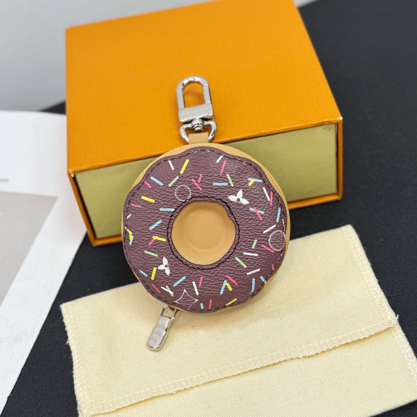 Classic Donut Bag Key Holder Pizza Charm Keychains Hamburger Leather Metal pendant key ring Frog Keychain Purse charm Car keychain Gift - Image 1