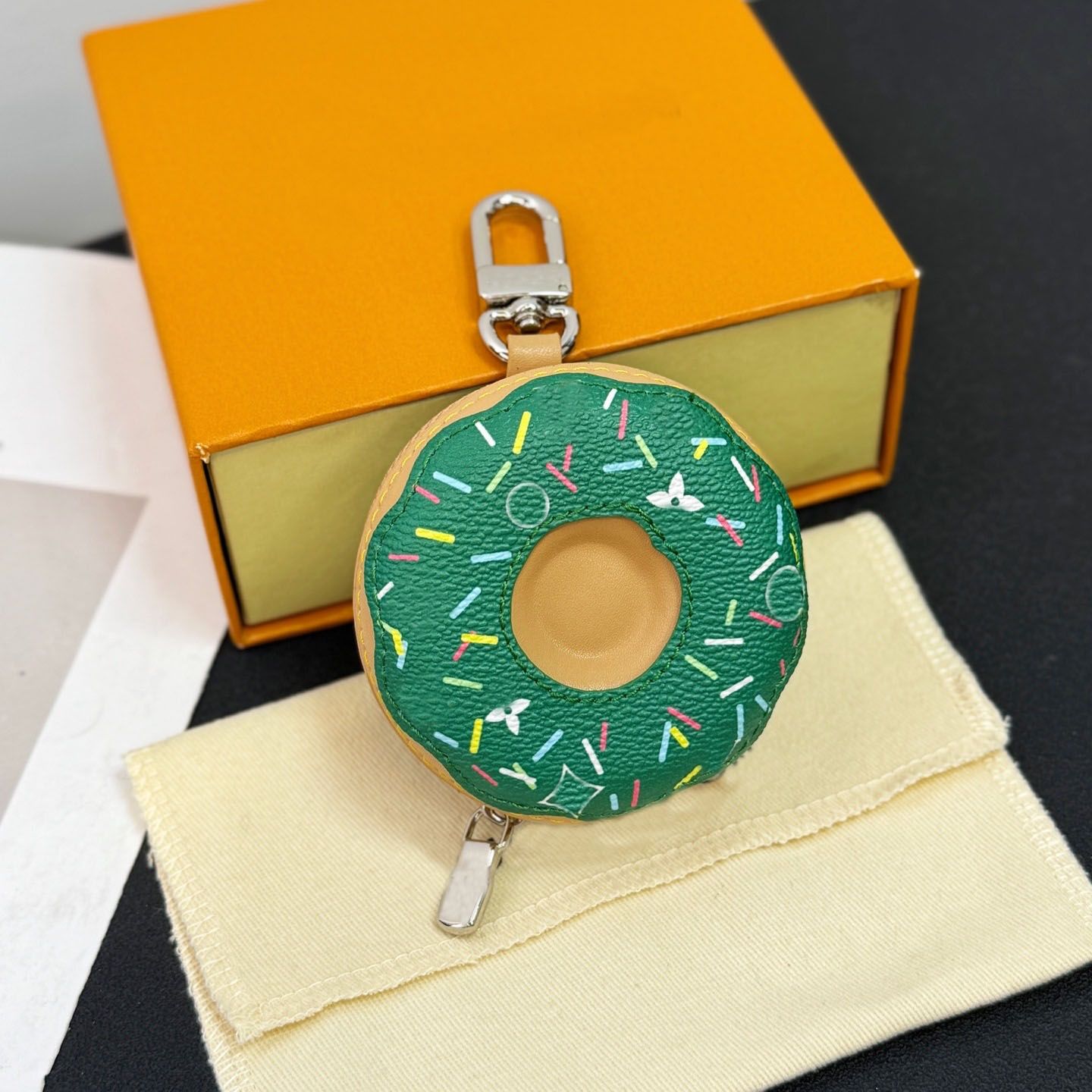 Classic Donut Bag Key Holder Pizza Charm Keychains Hamburger Leather Metal pendant key ring Frog Keychain Purse charm Car keychain Gift - Image 4