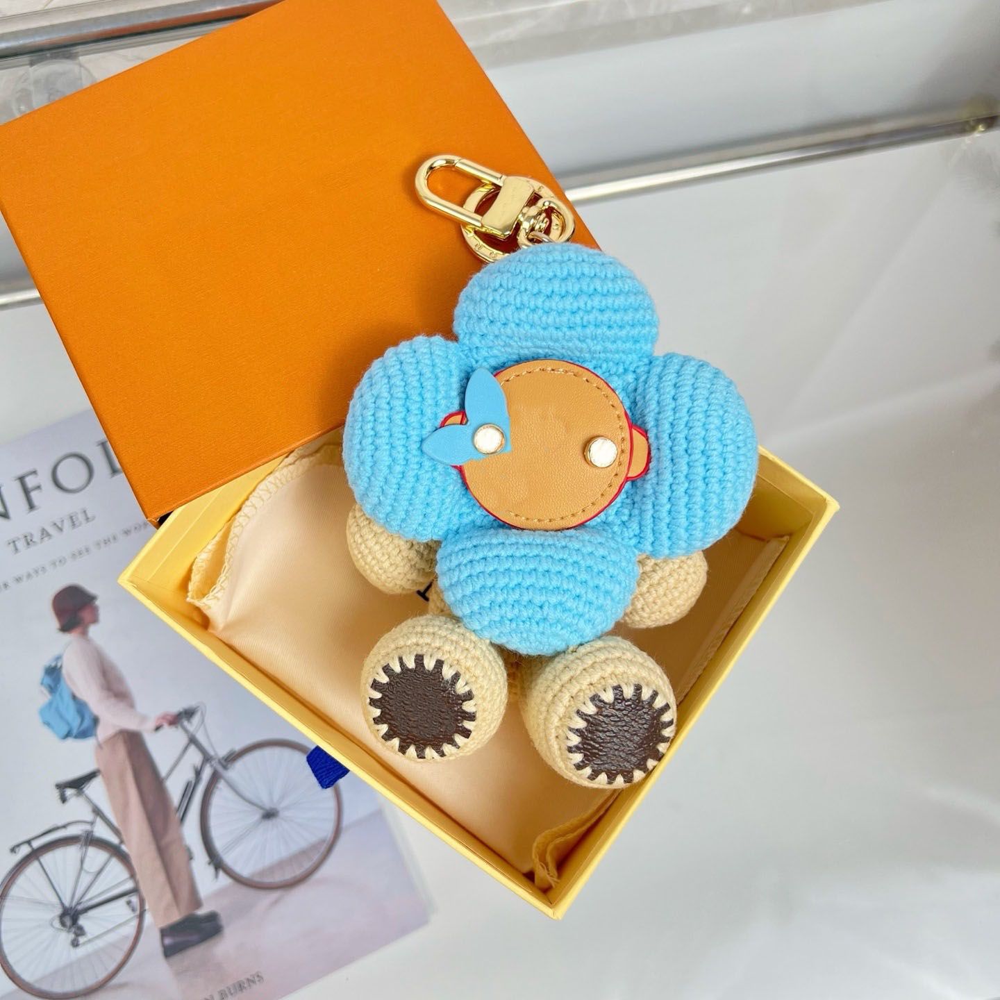 Keychains Lanyards Series Sunflower Keys Wallet Luxury Color Weave Letter Doll Keychain Fun Car Pendant Brand Couple Bags Totes Pendant Key Chain Women Men - Image 1