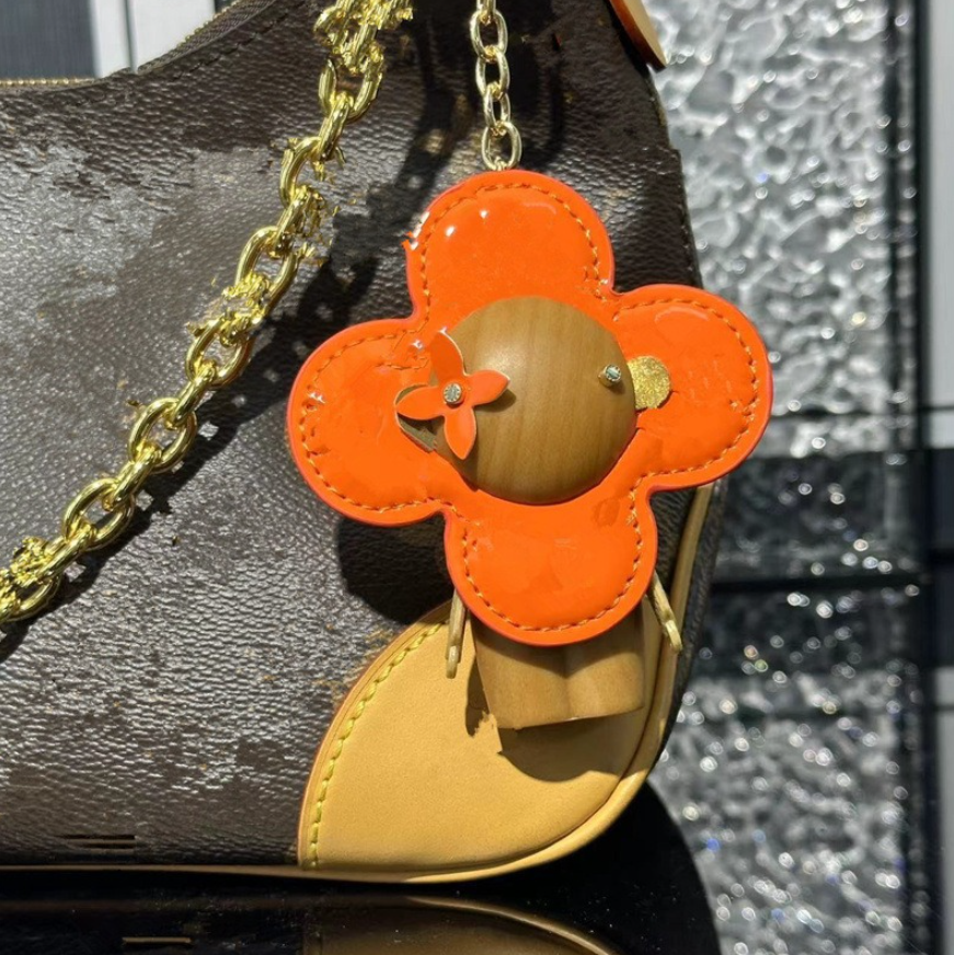 Designer Sunflower Bag Charms Luxury Fashion Brand Pendant Metal Four Leaf Clover Backpack Charm Car Key Ring Retro Accessory Christmas Gift - Image 1