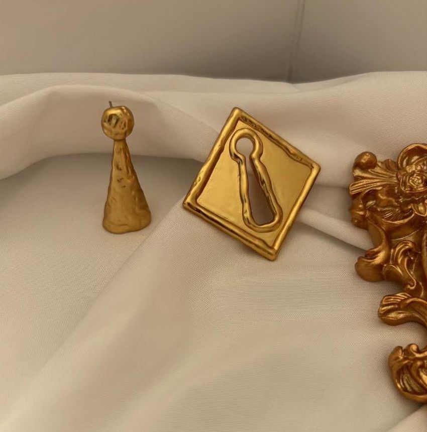 Designer Schaiparelli Surrealist Eardrop Earrings New Product Asymmetric Texture Key Earpins Vintag Jewelry - Image 3