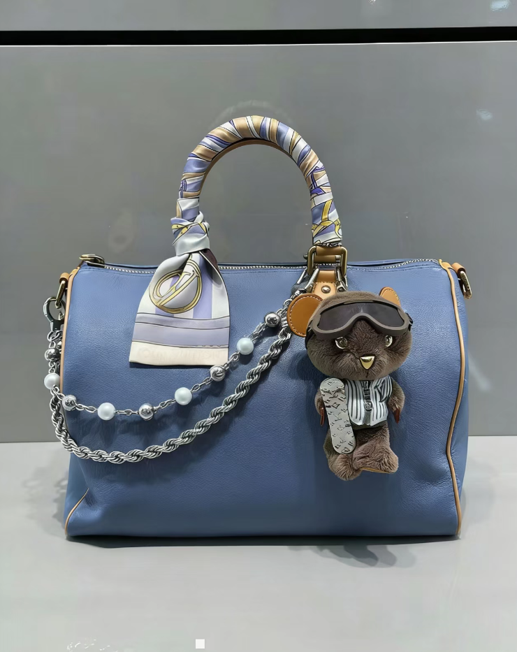 Designer Keychain Bag Charm Cherry Keychain Twisted Chain with Pearl Trendy Key Wallet Chain Accessries Fashion Men Women Bag Charms Designer Leather Keys Pendant - Image 1