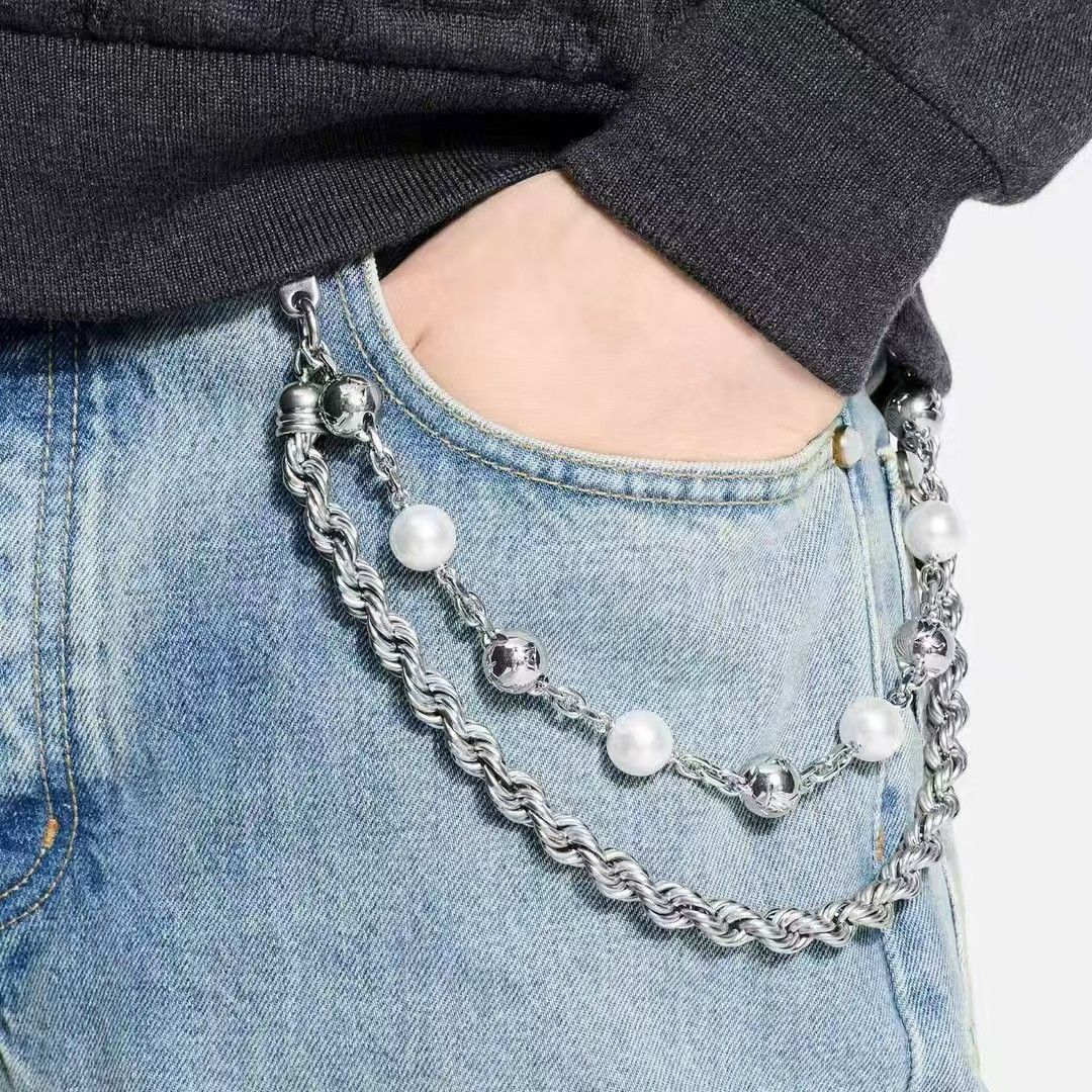 Designer Keychain Bag Charm Cherry Keychain Twisted Chain with Pearl Trendy Key Wallet Chain Accessries Fashion Men Women Bag Charms Designer Leather Keys Pendant - Image 2