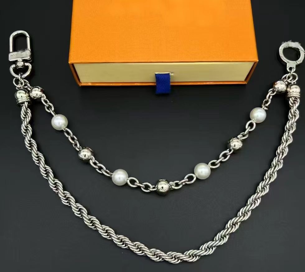Designer Keychain Bag Charm Cherry Keychain Twisted Chain with Pearl Trendy Key Wallet Chain Accessries Fashion Men Women Bag Charms Designer Leather Keys Pendant - Image 4