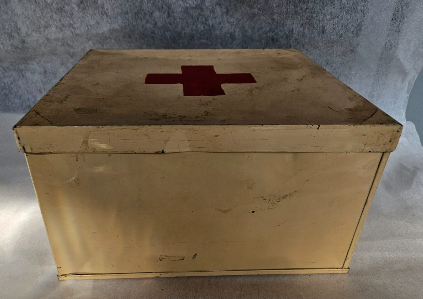 CABINET DE CURIOSITE BOITE EN TOLE CROIX ROUGE AVEC INSTRUMENTS DE CHIRURGIE - Image 17
