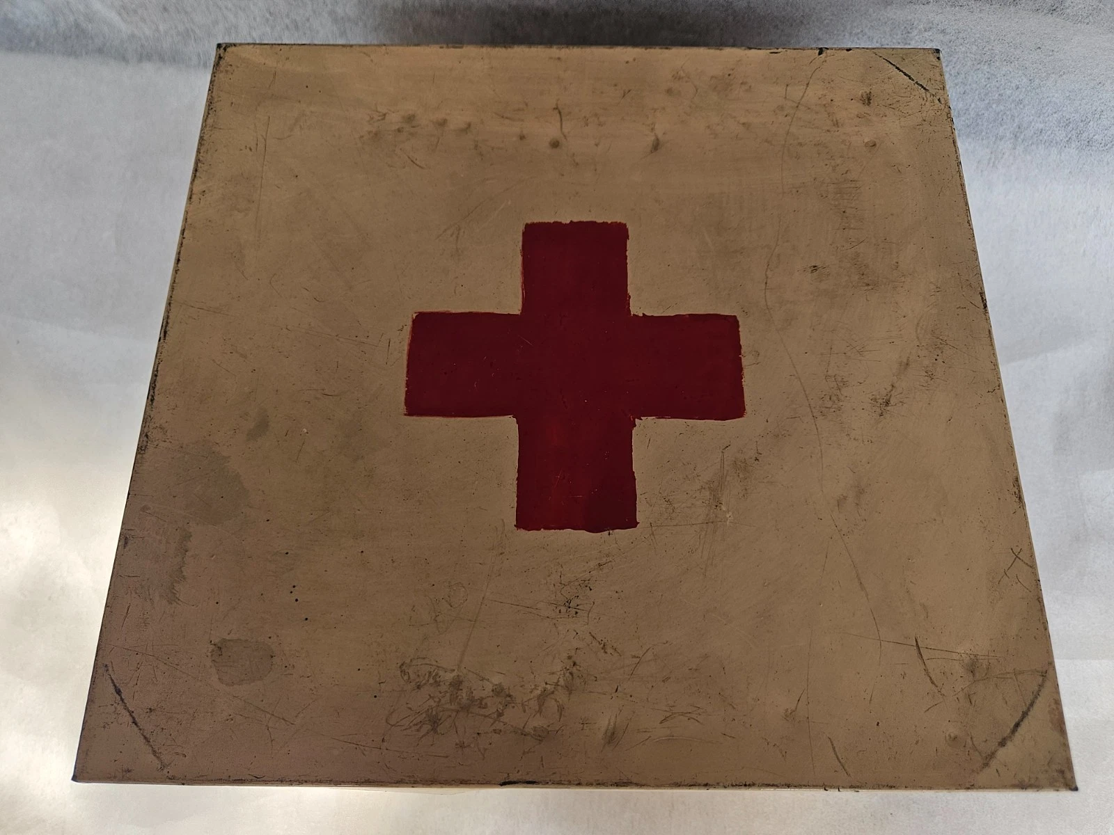 CABINET DE CURIOSITE BOITE EN TOLE CROIX ROUGE AVEC INSTRUMENTS DE CHIRURGIE - Image 18