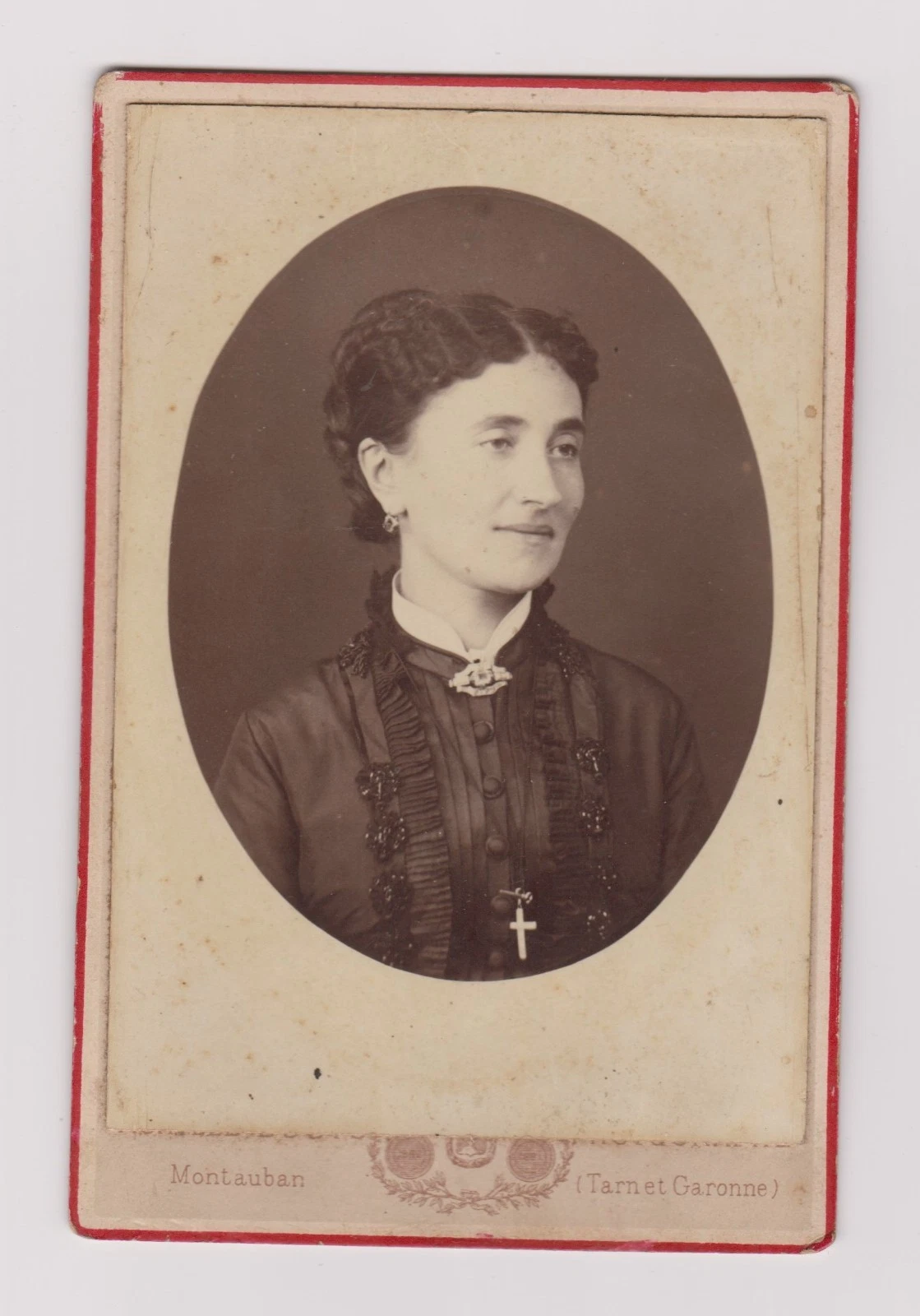 photo ancienne 🎞️ portrait femme Montauban cabinet ovale croix - Image 1