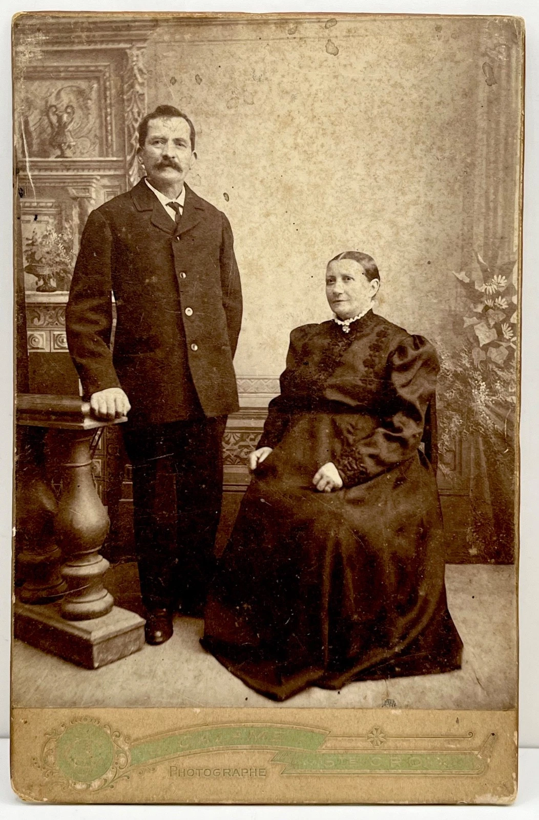 Photo ancienne carte cabinet années 1890 Ste Croix couple victorien femme debout homme - Image 1