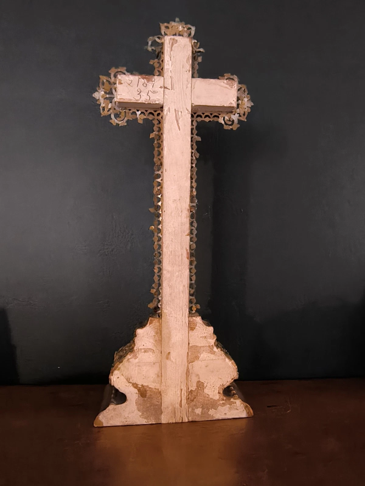 Ancien Crucifix d'Autel Bois doré et Étain - Image 7