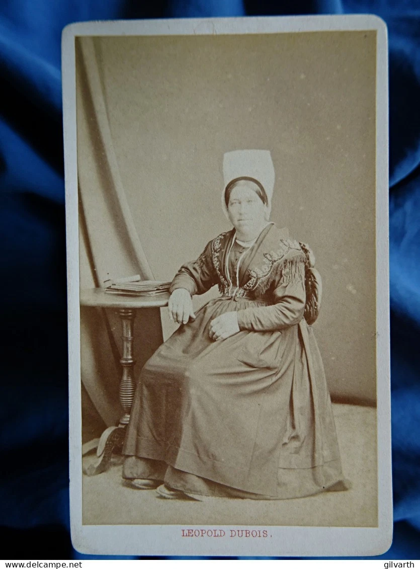 photo CDV Léopold Dubois à Poitiers - femme à la coiffe régionale circa 1870-75 - Image 2