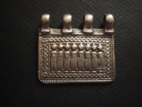 beau pendentif/amulette en métal à motif d'une croix aux origines à identifier  | eBay - Image 4