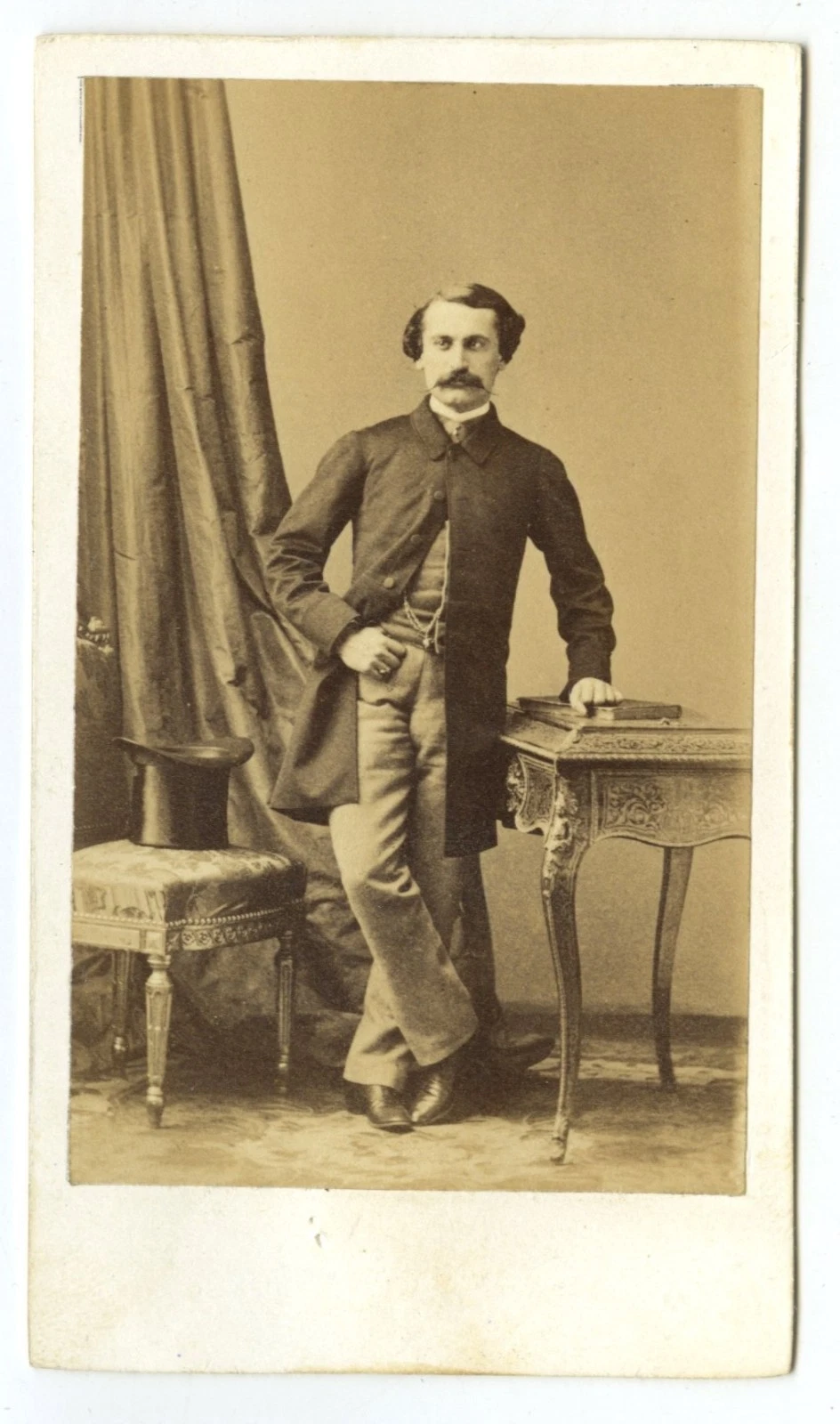 CDV 1860-70 Disdéri. Un comte dont le nom est à déchiffrer. Noblesse. - Image 2