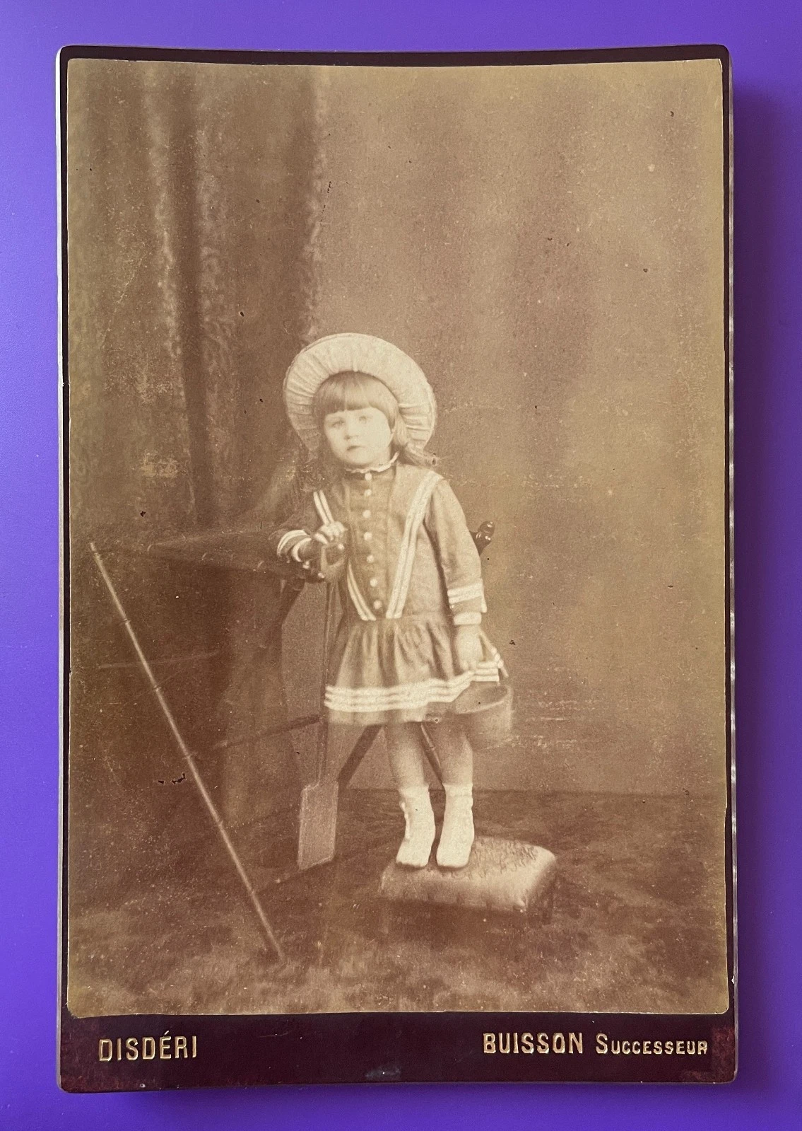 Photo Cabinet 1885 DISDERI BUISSON Jolie fillette sa pelle et son panier B395 - Image 1