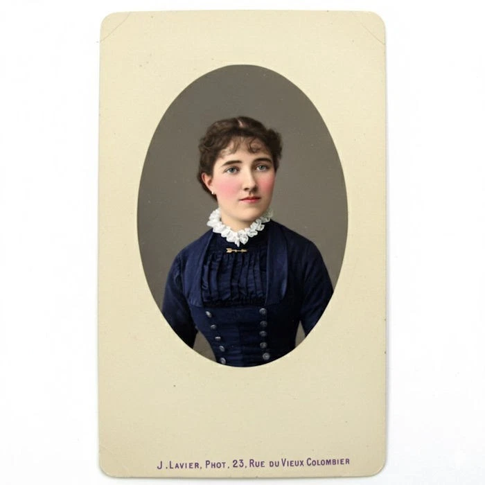 CDV Femme robe c1880 photographie de la Croix Rouge Jules Lavier Paris - Image 5