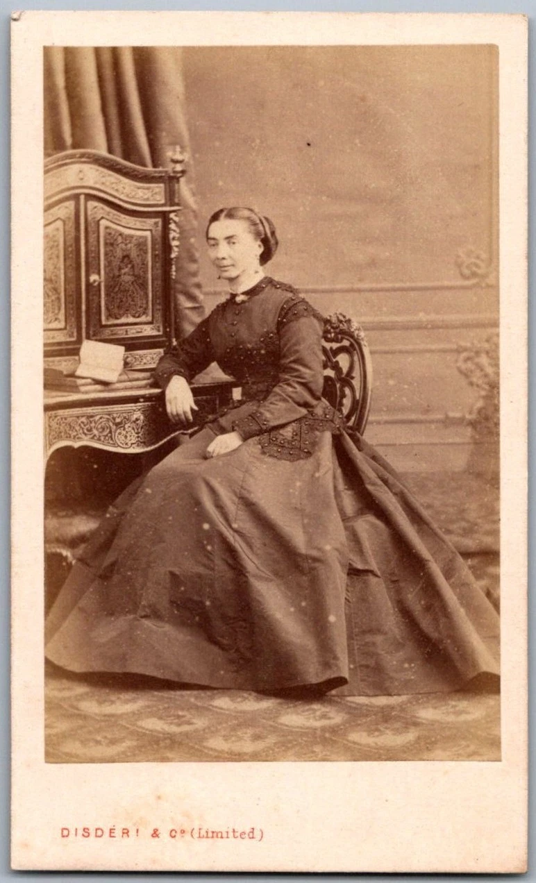 CDV 1865 Portrait Féminin devant un Cabinet Marqueté Napoléon III Photo Disdéri - Image 1