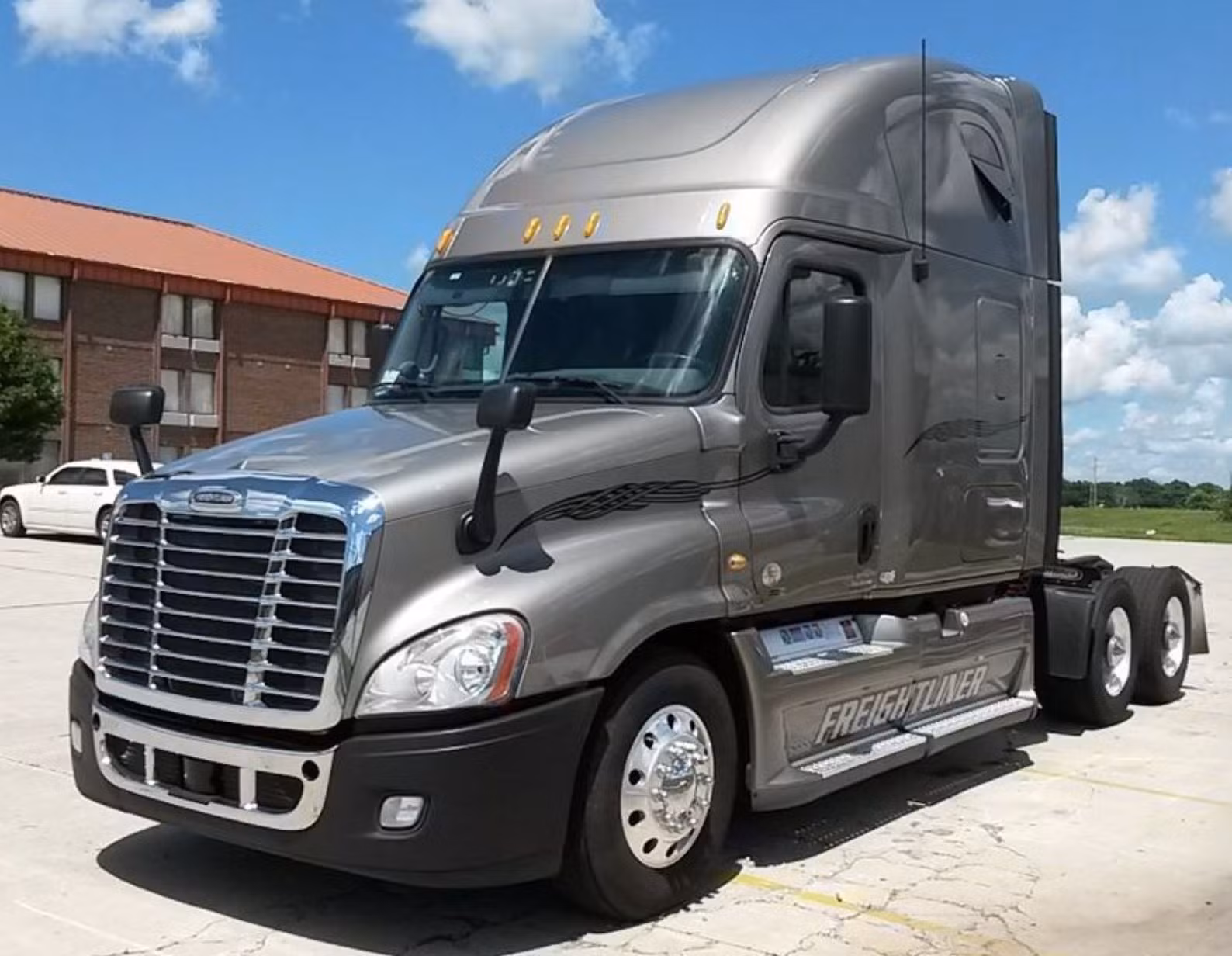 Premium Engine Cooling System with OEM No A0521178000 Coolant Reservoir for Freightliner Cascadia Truck - Image 4
