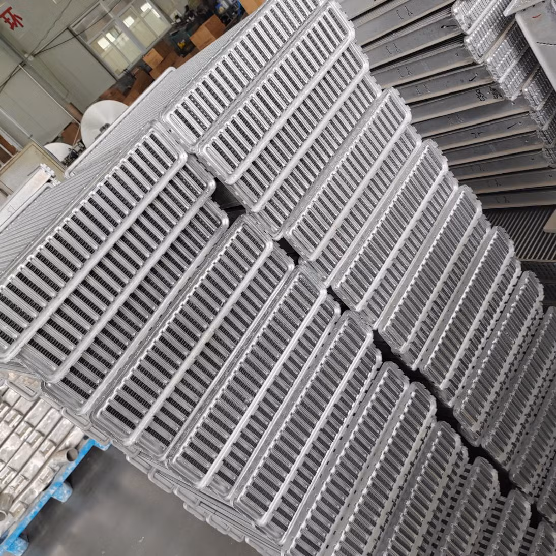Aluminum Cooling Radiator 0526619024/239193 for Freightliner Fld/Classic/Sterling 2008 up - Image 5
