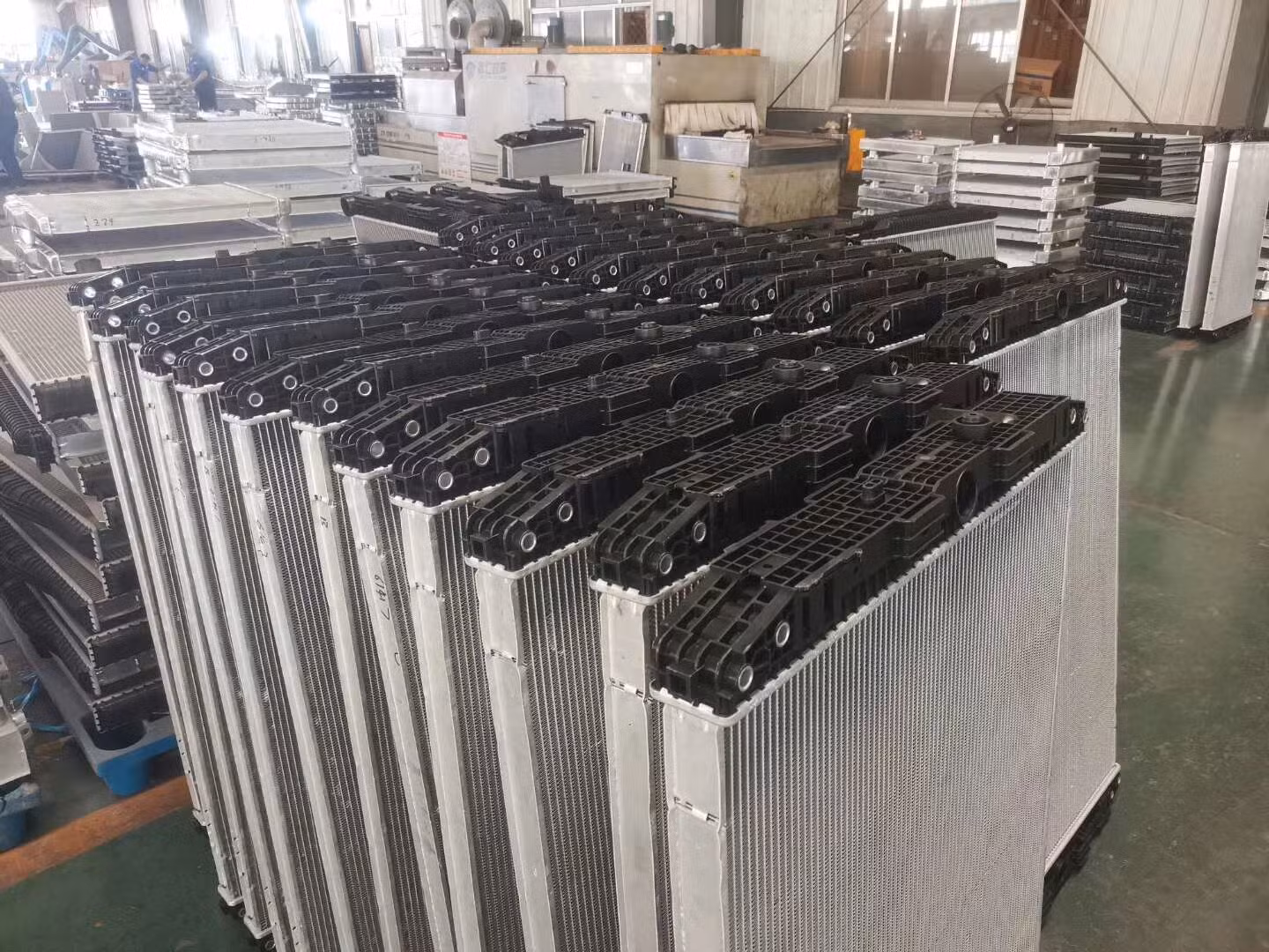 High Quality Competitive Price Truck Radiator for Freightliner Columbia OEM: 239138, 2001-1711 - Image 6