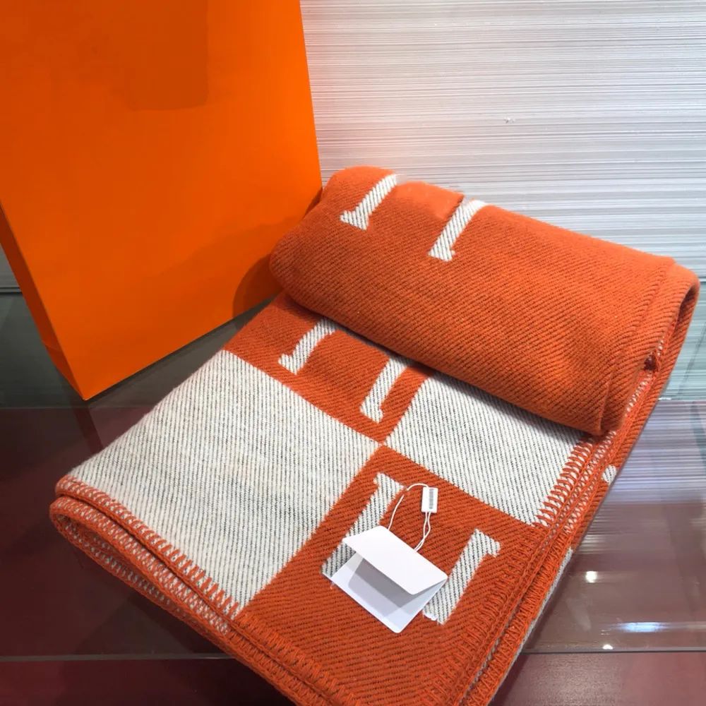 Luxury Designer Throw Letter Cashmere Soft Scarf Shawl h Portable Warm Plaid Sofa Bed Wool Knit Blanket 140-170C Giftw251128 Free Shipping - Image 1