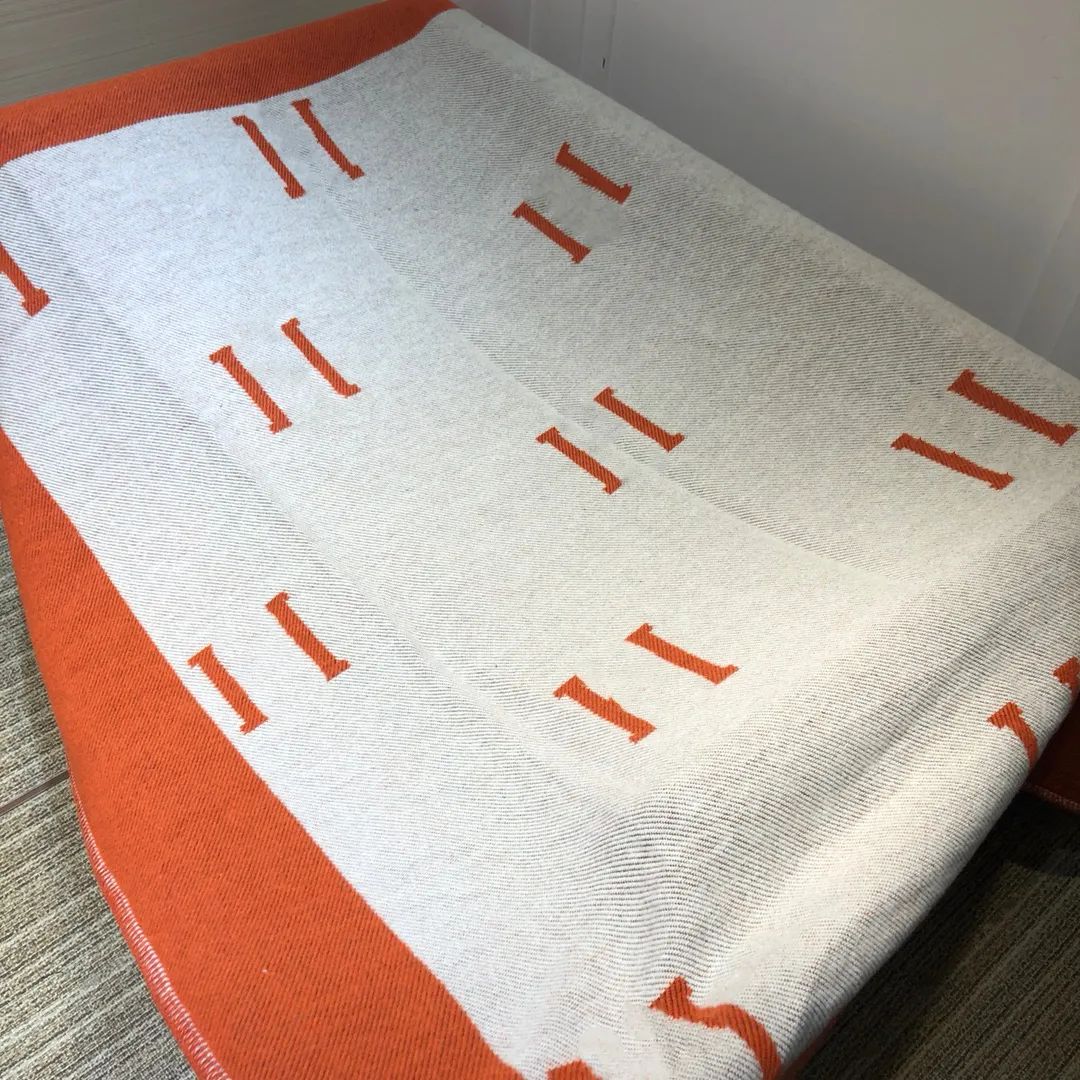 Luxury Designer Throw Letter Cashmere Soft Scarf Shawl h Portable Warm Plaid Sofa Bed Wool Knit Blanket 140-170C Giftw251128 Free Shipping - Image 4