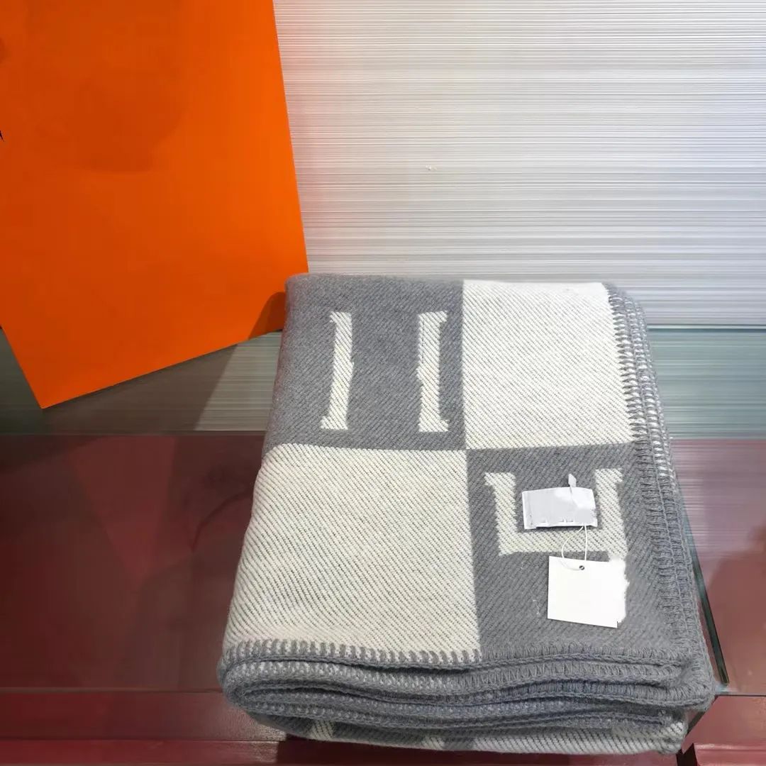 Luxury Designer Throw Letter Cashmere Soft Scarf Shawl h Portable Warm Plaid Sofa Bed Wool Knit Blanket 140-170C Giftw251128 Free Shipping - Image 5