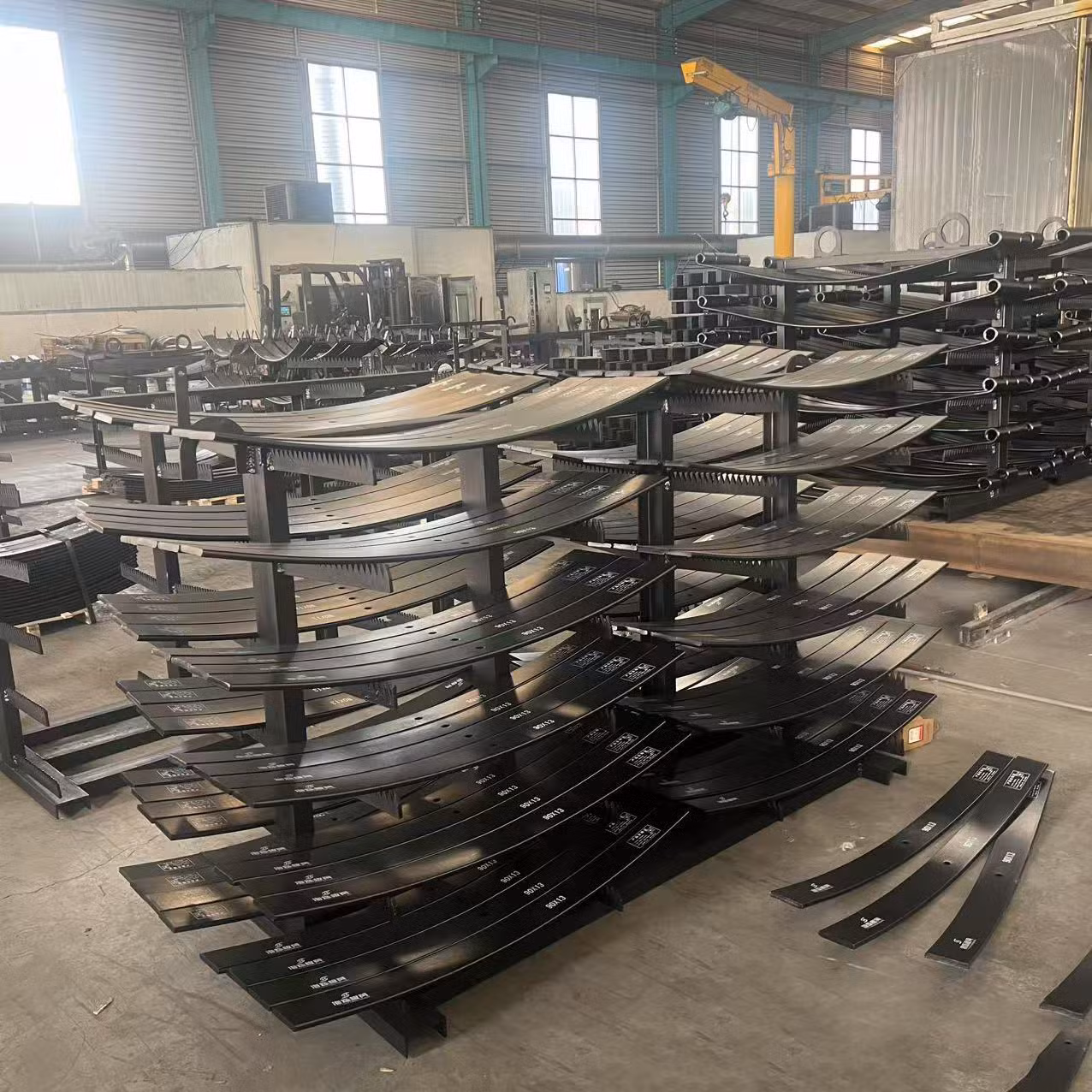 China Slae Popular Universal Heavy-Duty Multi-Leaf Spring Set for Class 8 Trucks Capacity – Fits Freightliner Cascadia & Volvo Vnl – OEM Replacement - Image 5