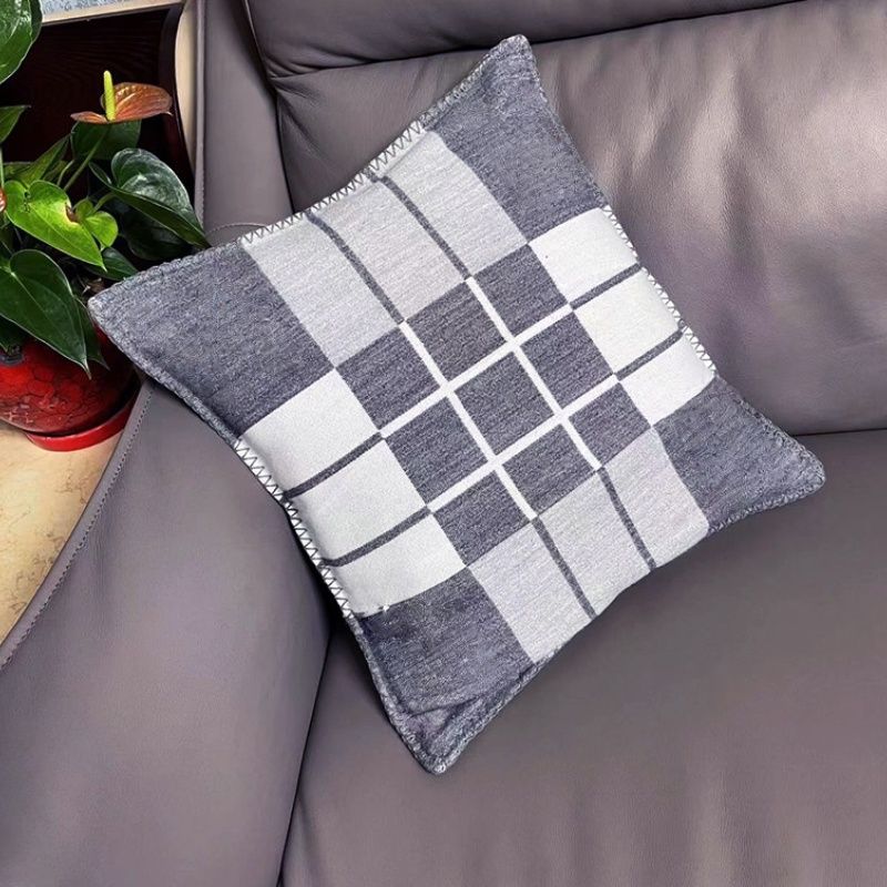 H Pillows Designer Pillow H Luxury Brand Nordic Style Pillowcase Lunch Break Sofa Cushion Car Waist Back Cushion Knitted Pillowcase Pillow With Logo - Image 3