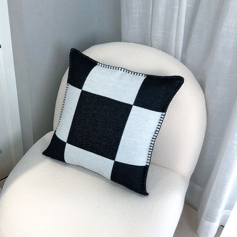 H Pillows Designer Pillow H Luxury Brand Nordic Style Pillowcase Lunch Break Sofa Cushion Car Waist Back Cushion Knitted Pillowcase Pillow With Logo - Image 5