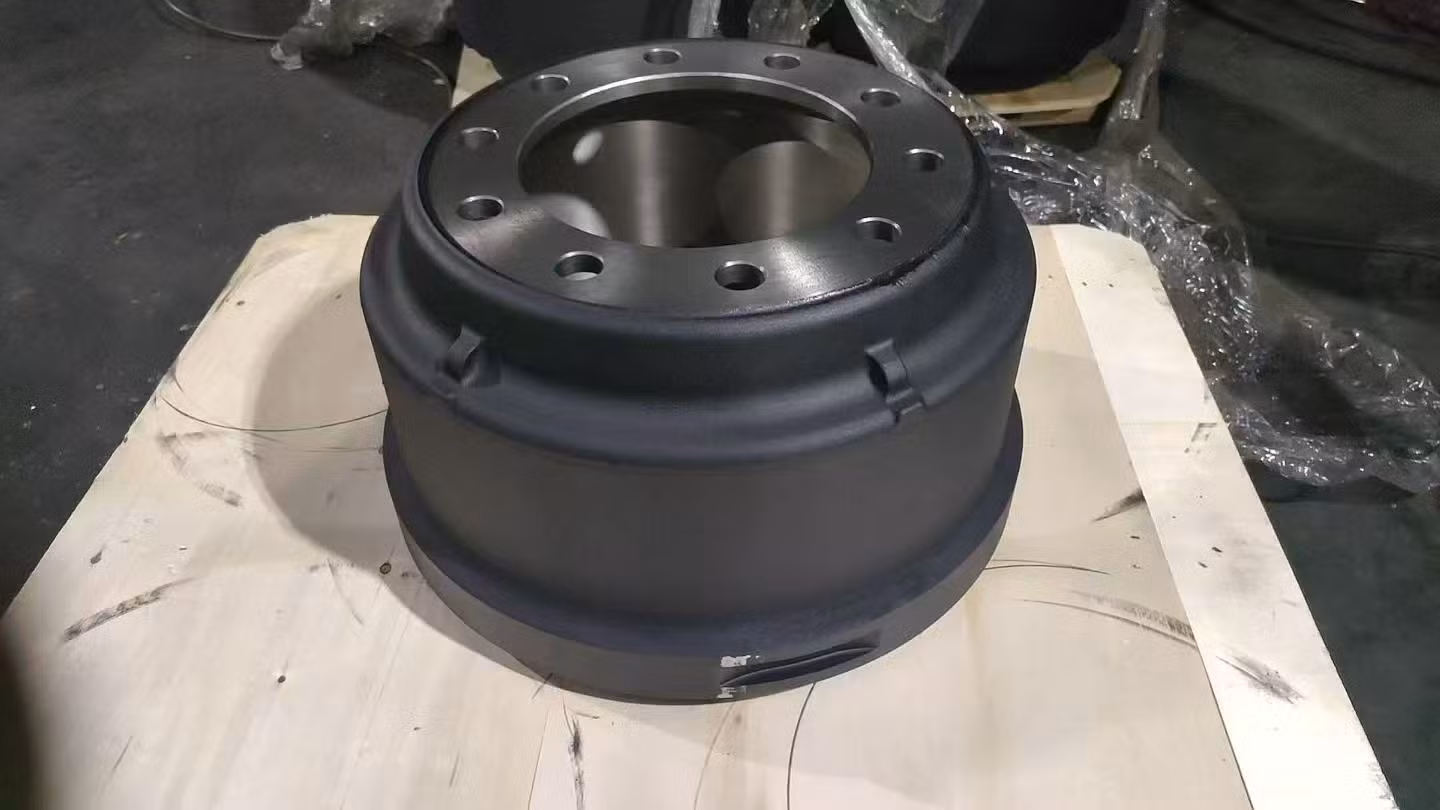 Semi-Trailer Truck Brake Drum 3922X Suitable for Freightliner, Made in China, Black Brake Drum - Image 2