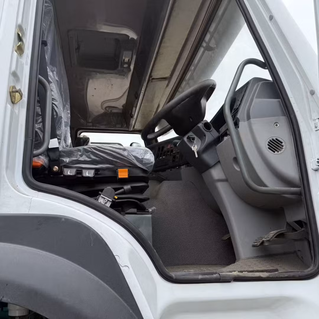 Sinotruck HOWO 6X4 12 Wheel Used Trucks Cargo HOWO 371 Second Hand Dump Truck Tipper Truck for Sale Used Freightliner - Image 4