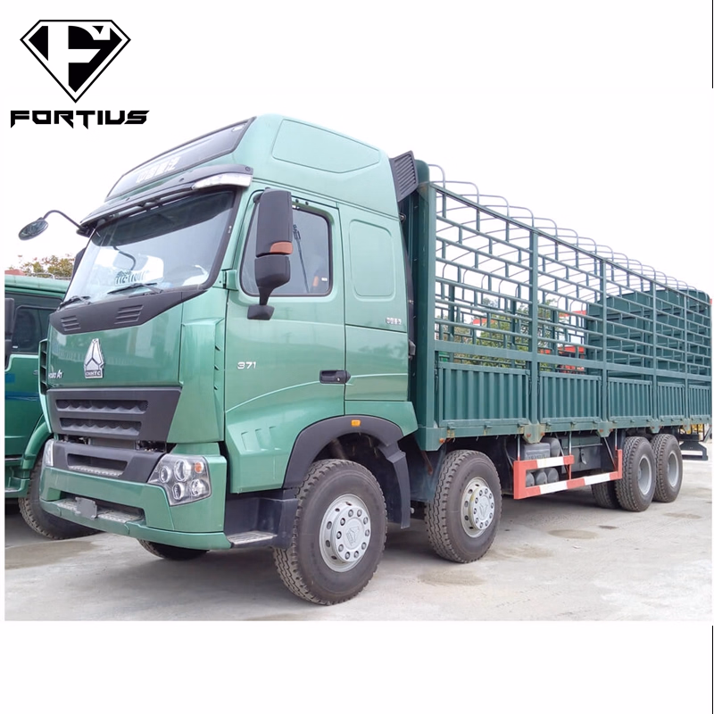 Sinotruk HOWO Max HOWO T5g Nx 380HP 400HP 430HP 8X4 6X4 6X2 4X2 Stake Camion Cargo Truck Freightliner Trucks for Livestock and Poultry Transportation - Image 3
