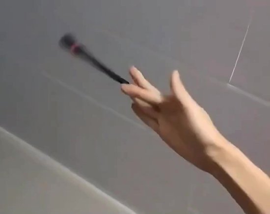 EZLife Spinning Pen Geel - Fidget Pen - Stress Relief Pen- Roterende Pen - 0.5mm Balpen Pen Spinner - Freestyle Pen - Weighted Spinner Pen - Image 2
